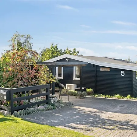 Holmfridur - 2km From The Sea By Interhome