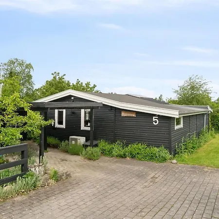 Holmfridur - 2km From The Sea By Interhome