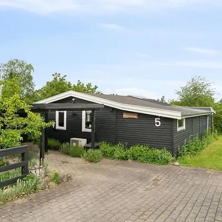 Semesterbostad Holmfridur - 2km From The Sea By Interhome