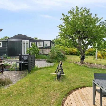 Holmfridur - 2km From The Sea By Interhome